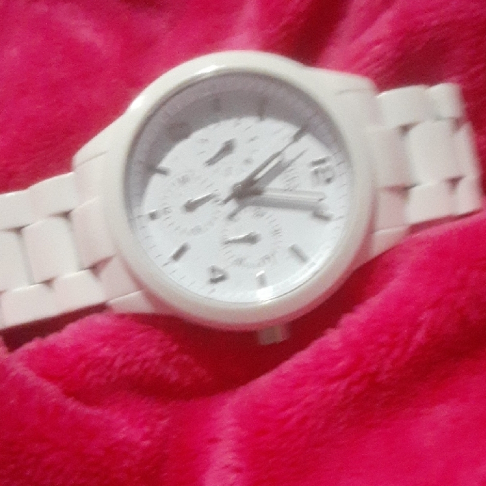 Elegant White Men's Chronograph Watch - Picture 1 of 7